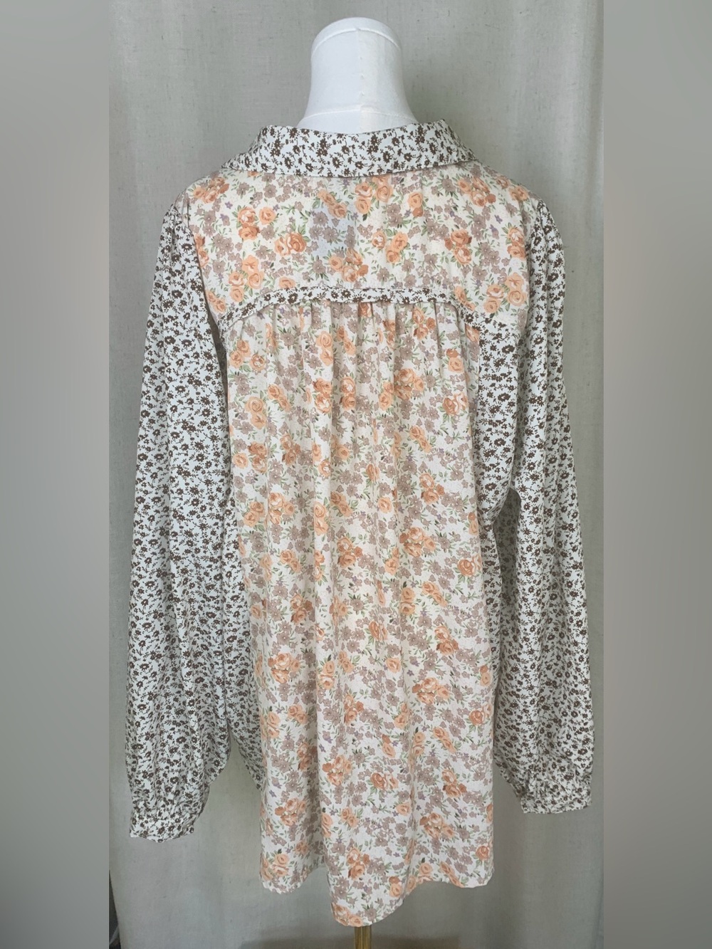 Umgee Cream Floral Button-Down Shirt with Peach Roses - Picture 4 of 9